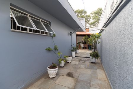 Casa à venda com 308m², 3 quartos e 6 vagasCorredor Lateral