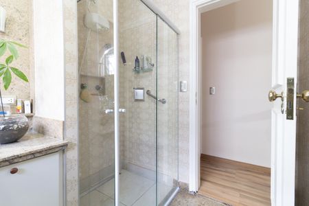 Casa à venda com 308m², 3 quartos e 6 vagasBanheiro da Suíte 2