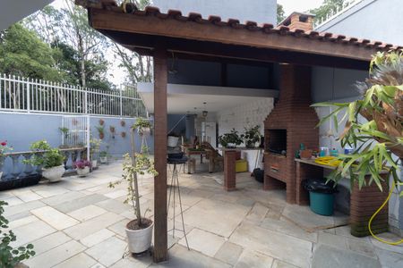 Casa à venda com 308m², 3 quartos e 6 vagasQuintal