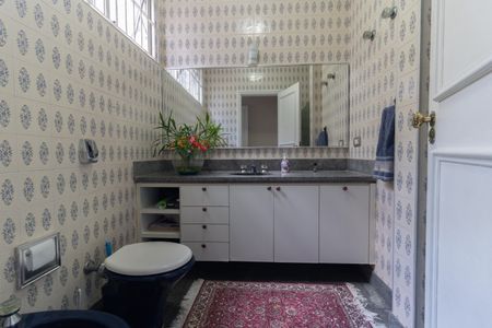 Casa à venda com 308m², 3 quartos e 6 vagasBanheiro Social 