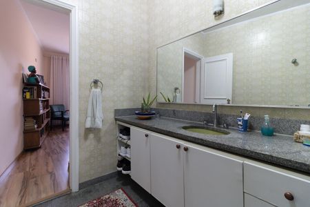 Casa à venda com 308m², 3 quartos e 6 vagasBanheiro da Suíte 1