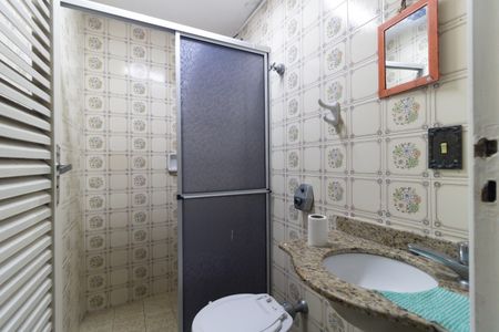 Casa à venda com 308m², 3 quartos e 6 vagasBanheiro da Suíte do Salão 