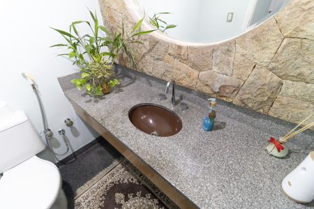 Casa à venda com 308m², 3 quartos e 6 vagasLavabo