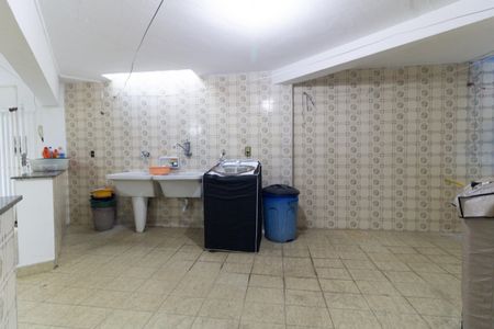 Casa à venda com 308m², 3 quartos e 6 vagasSalão - Lavanderia