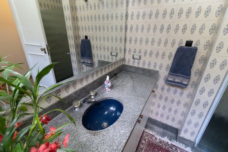 Casa à venda com 308m², 3 quartos e 6 vagasBanheiro Social 