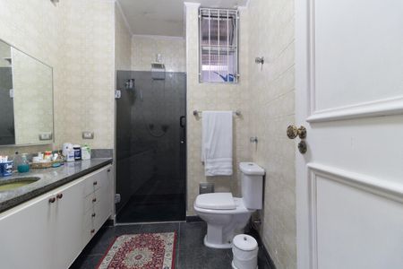 Casa à venda com 308m², 3 quartos e 6 vagasBanheiro da Suíte 1