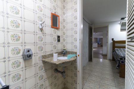 Casa à venda com 308m², 3 quartos e 6 vagasBanheiro da Suíte do Salão 