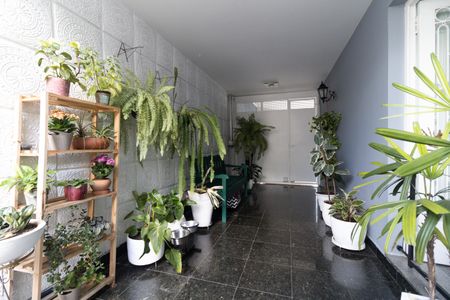 Casa à venda com 308m², 3 quartos e 6 vagasCorredor Lateral