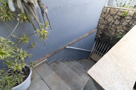 Casa à venda com 308m², 3 quartos e 6 vagasEscada