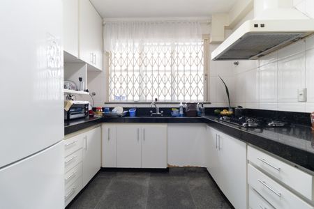 Casa à venda com 308m², 3 quartos e 6 vagasCozinha 