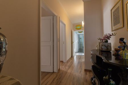 Casa à venda com 308m², 3 quartos e 6 vagasCorredor