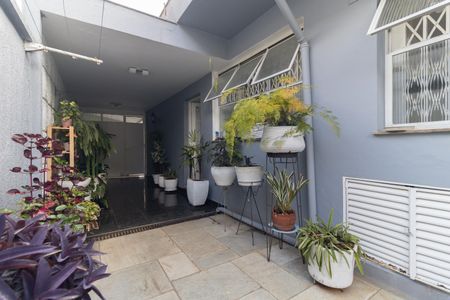 Casa à venda com 308m², 3 quartos e 6 vagasCorredor Lateral