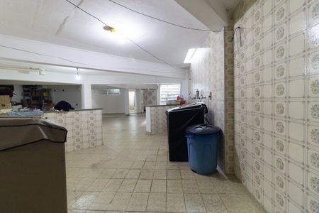 Casa à venda com 308m², 3 quartos e 6 vagasSalão - Lavanderia