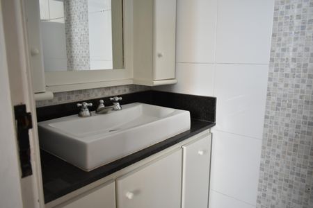 Apartamento à venda com 77m², 3 quartos e 2 vagasBanheiro da Suíte