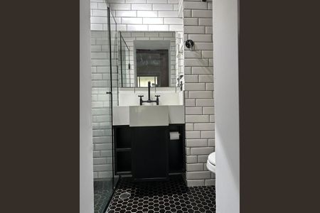 Banheiro de apartamento à venda com 1 quarto, 34m² em Pinheiros, São Paulo