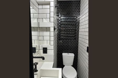 Banheiro de apartamento à venda com 1 quarto, 34m² em Pinheiros, São Paulo