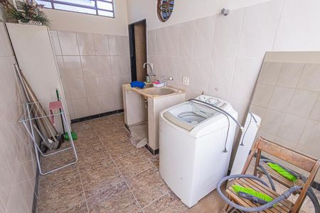 Casa para alugar com 355m², 5 quartos e 6 vagasarea de serviço