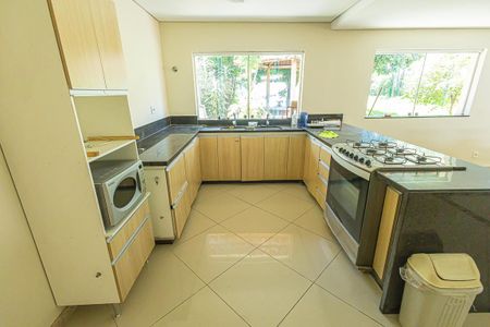 Casa para alugar com 355m², 5 quartos e 6 vagassala / cozinha