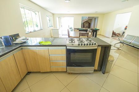 Casa para alugar com 355m², 5 quartos e 6 vagassala / cozinha