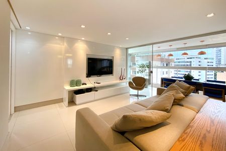 Apartamento à venda com 170m², 4 quartos e 3 vagas Apartamento à venda com 170m², 4 quartos e 3 vagasSala