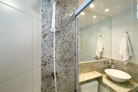 Apartamento à venda com 170m², 4 quartos e 3 vagas Apartamento à venda com 170m², 4 quartos e 3 vagasBanheiro