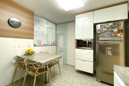 Apartamento à venda com 170m², 4 quartos e 3 vagas Apartamento à venda com 170m², 4 quartos e 3 vagasCozinha