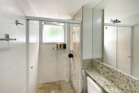 Apartamento à venda com 170m², 4 quartos e 3 vagas Apartamento à venda com 170m², 4 quartos e 3 vagasBanheiro da Suíte 1