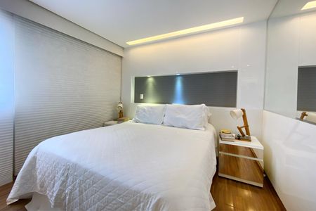 Apartamento à venda com 170m², 4 quartos e 3 vagas Apartamento à venda com 170m², 4 quartos e 3 vagasSuite 1