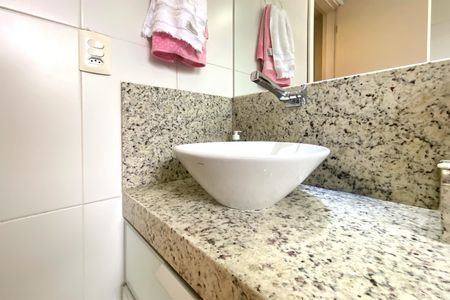 Apartamento à venda com 170m², 4 quartos e 3 vagas Apartamento à venda com 170m², 4 quartos e 3 vagasBanheiro da Suíte 2