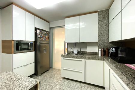 Apartamento à venda com 170m², 4 quartos e 3 vagas Apartamento à venda com 170m², 4 quartos e 3 vagasCozinha