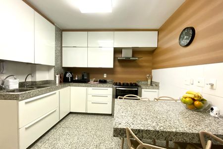 Apartamento à venda com 170m², 4 quartos e 3 vagas Apartamento à venda com 170m², 4 quartos e 3 vagasCozinha