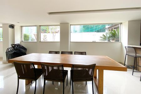 Apartamento à venda com 170m², 4 quartos e 3 vagas Apartamento à venda com 170m², 4 quartos e 3 vagasÁrea comum