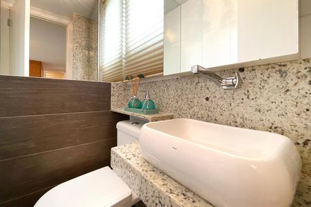 Apartamento à venda com 170m², 4 quartos e 3 vagas Apartamento à venda com 170m², 4 quartos e 3 vagasLavabo da Sala