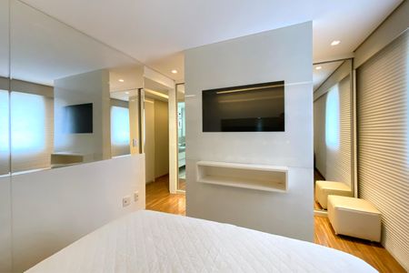 Apartamento à venda com 170m², 4 quartos e 3 vagas Apartamento à venda com 170m², 4 quartos e 3 vagasSuite 1