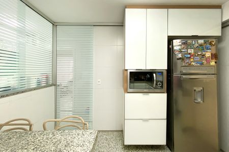 Apartamento à venda com 170m², 4 quartos e 3 vagas Apartamento à venda com 170m², 4 quartos e 3 vagasCozinha