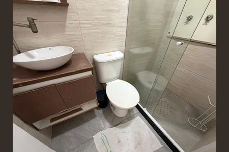 Apartamento para alugar com 55m², 2 quartos e 1 vaga Apartamento para alugar com 55m², 2 quartos e 1 vagaBanheiro social