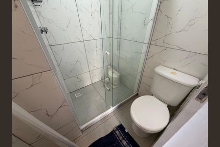 Apartamento para alugar com 55m², 2 quartos e 1 vaga Apartamento para alugar com 55m², 2 quartos e 1 vagaBanheiro da suíte