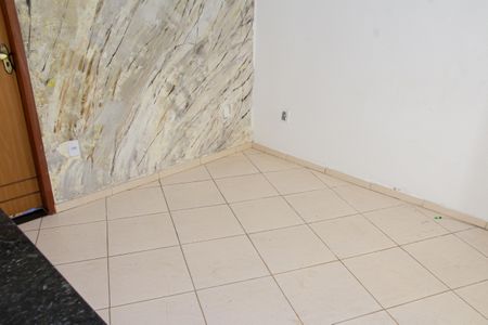 Casa para alugar com 70m², 2 quartos e sem vaga Casa para alugar com 70m², 2 quartos e sem vagaSala