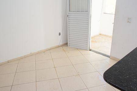 Sala de casa para alugar com 2 quartos, 70m² em Cosmos, Rio de Janeiro