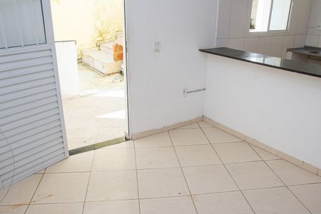 Casa para alugar com 70m², 2 quartos e sem vaga Casa para alugar com 70m², 2 quartos e sem vagaSala