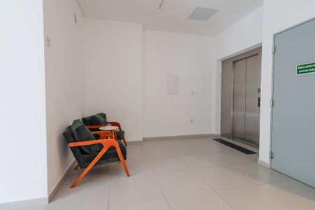 Apartamento à venda com 43m², 2 quartos e 1 vaga Apartamento à venda com 43m², 2 quartos e 1 vagaHall