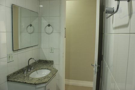 Apartamento para alugar com 75m², 3 quartos e 2 vagasBanheiro social 