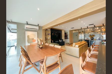 Apartamento à venda com 115m², 2 quartos e 2 vagasSala