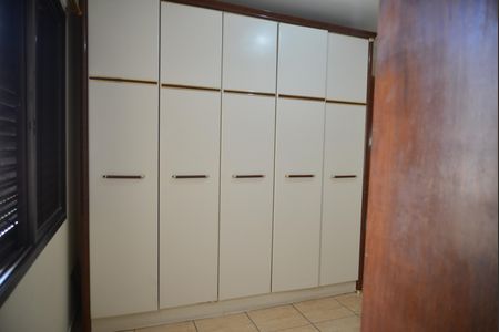 Casa para alugar com 225m², 3 quartos e 2 vagasSuíte 1