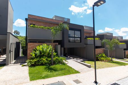 Casa de condomínio à venda com 224m², 3 quartos e 2 vagasÁREA EXTERNA FACHADA