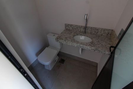 Casa de condomínio à venda com 224m², 3 quartos e 2 vagasBANHEIRO DA ÁREA DE SERVIÇO 