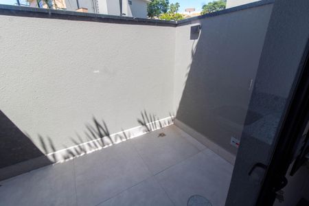 Casa de condomínio à venda com 224m², 3 quartos e 2 vagasÁREA DE SERVIÇO EXTERNA