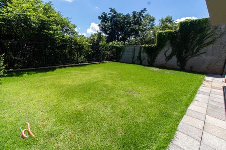 Casa de condomínio à venda com 224m², 3 quartos e 2 vagasÁREA EXTERNA FUNDOS