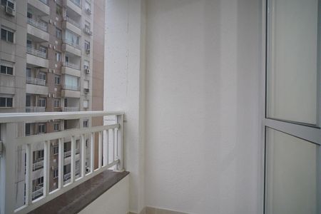 Varanda  de apartamento para alugar com 2 quartos, 58m² em Farrapos, Porto Alegre