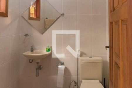 Casa à venda com 210m², 3 quartos e 5 vagas Casa à venda com 210m², 3 quartos e 5 vagasLavabo